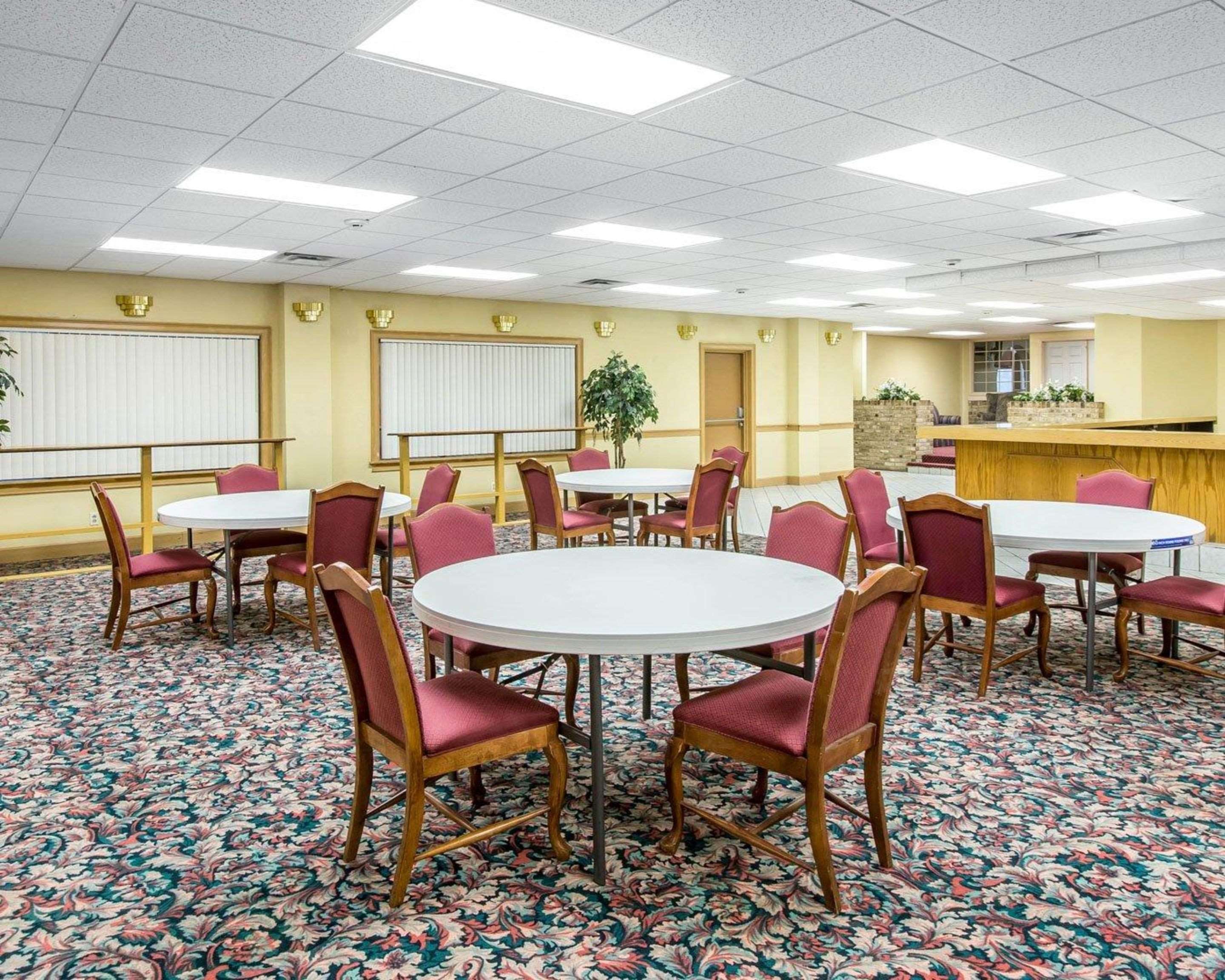 Ballroom | Econo Lodge