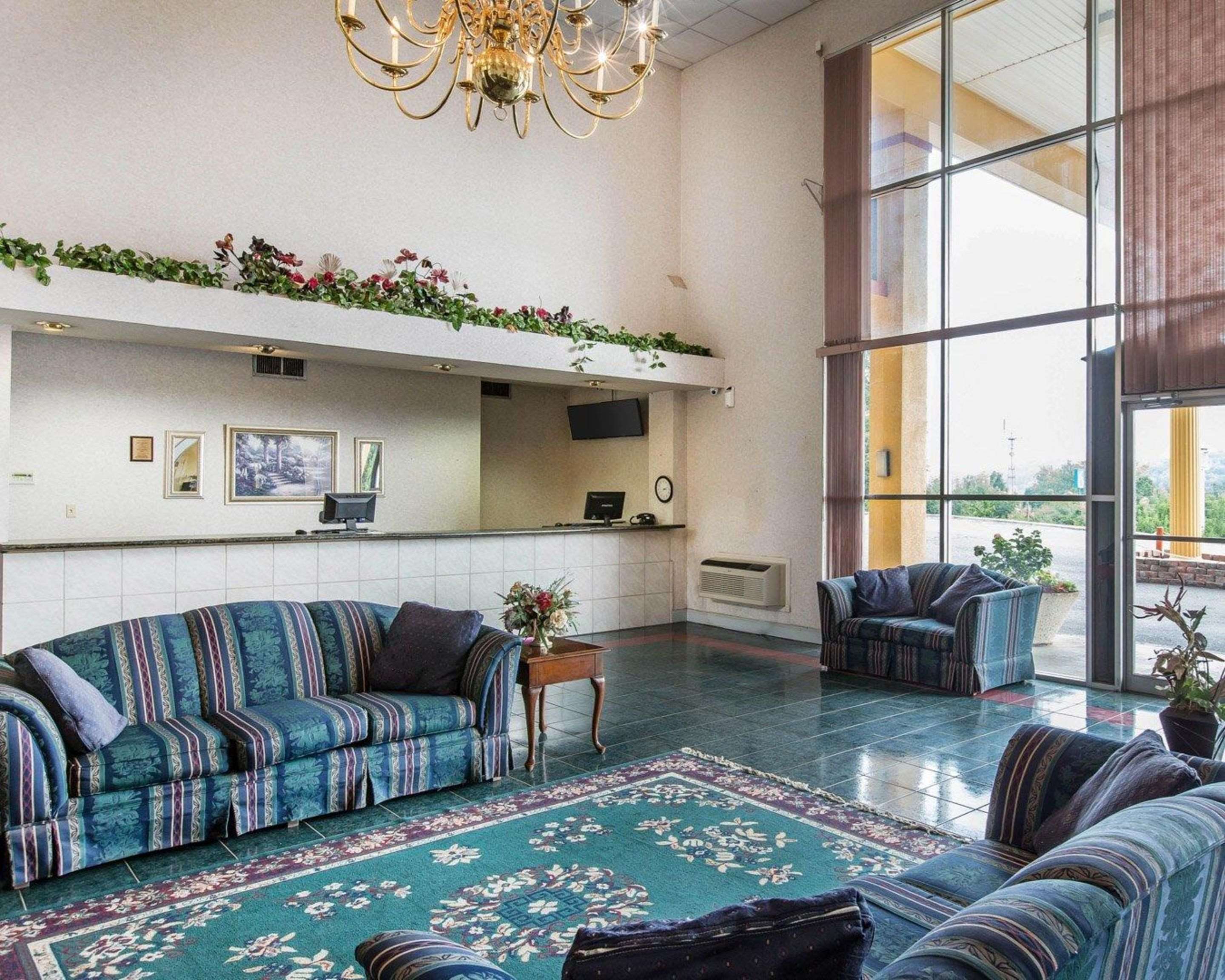 Front desk with friendly staff | Econo Lodge