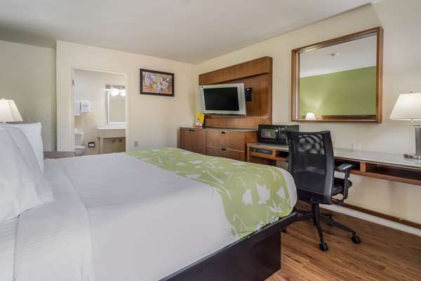  - Econo Lodge Forest Park - I-75, Exit 237