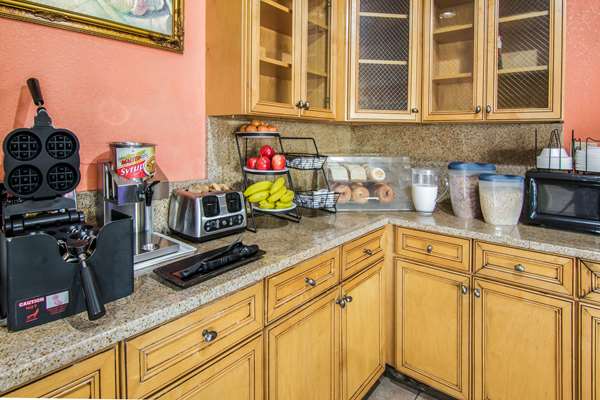 Amenities - Econo Lodge Forest Park - I-75, Exit 237