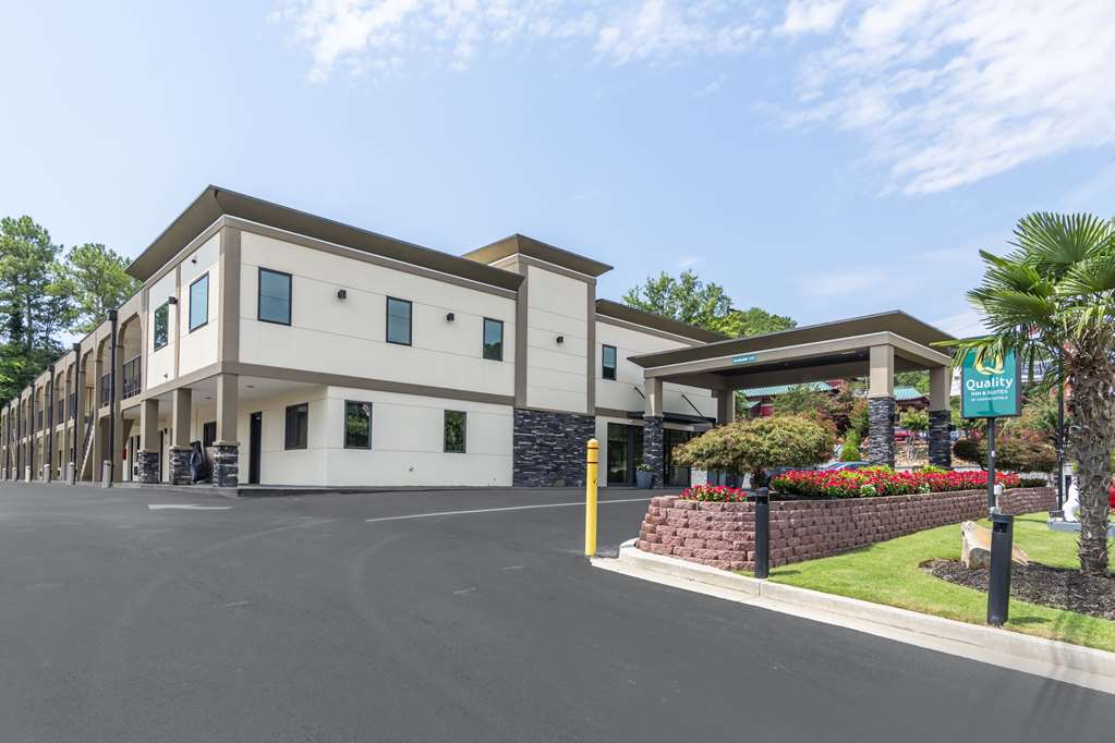 Quality Inn & Suites, Athens University