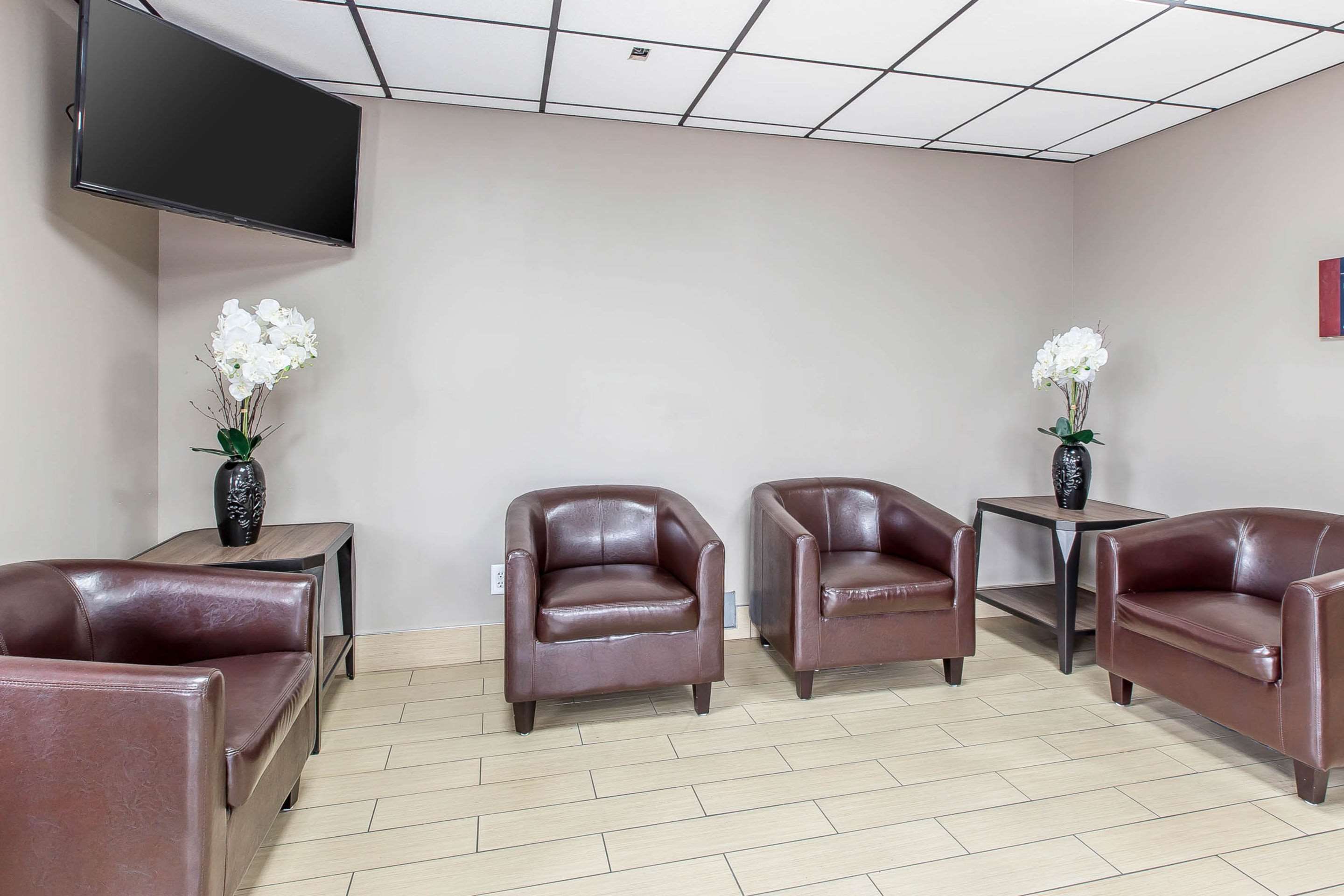 Hotel lobby | Econo Lodge Midtown