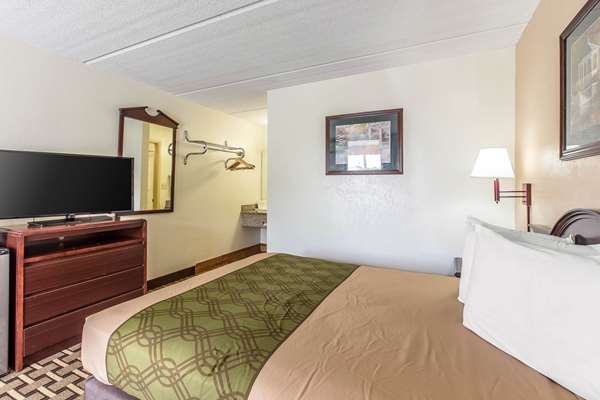  - Econo Lodge Southside Savannah