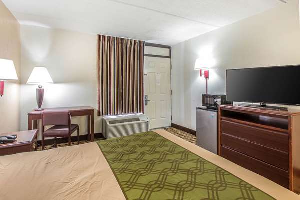  - Econo Lodge Southside Savannah