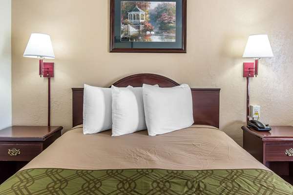  - Econo Lodge Southside Savannah