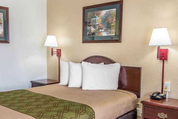  - Econo Lodge Southside Savannah
