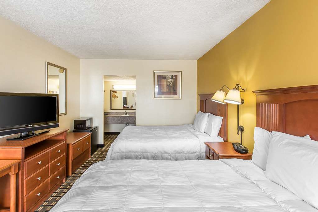 ECONO LODGE BYRON NEAR HISTORIC DIS-guestroom-Guest Room,On-Site.jpg