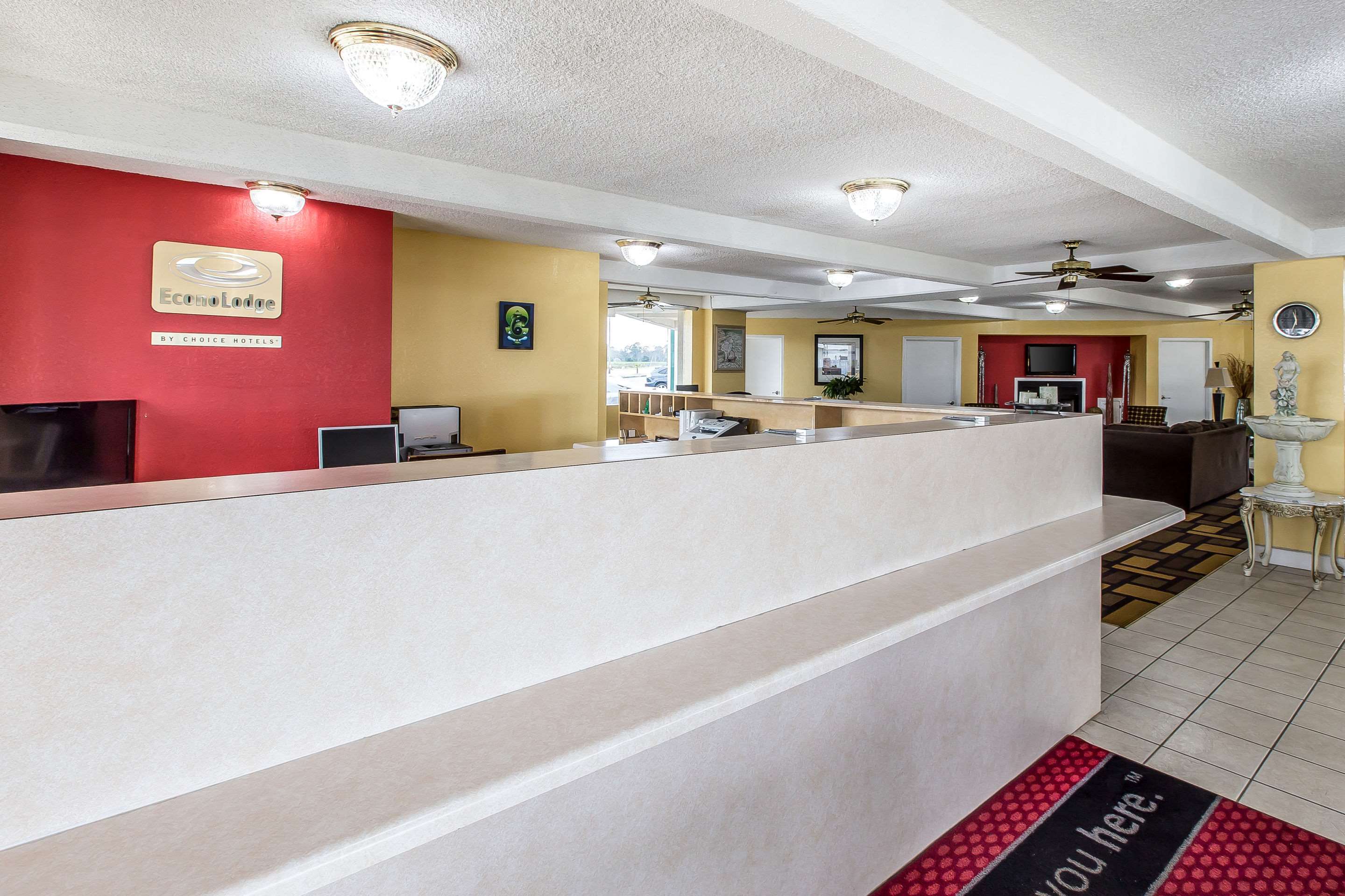 Hotel front desk | Econo Lodge Byron