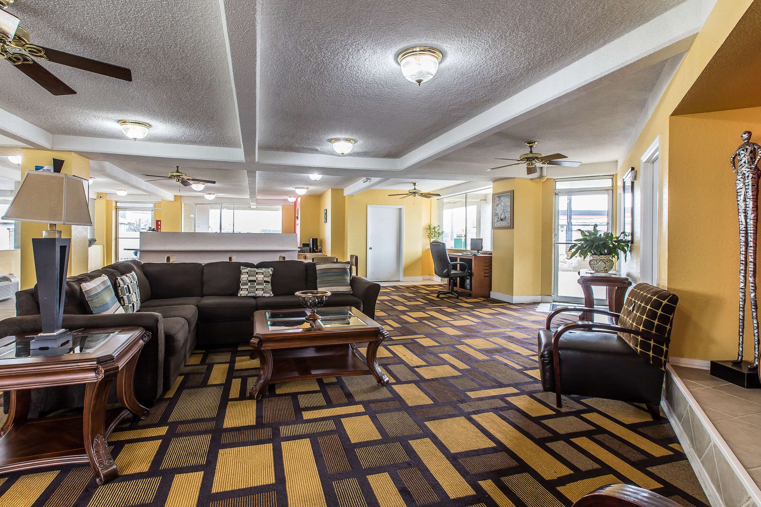 Lobby | Econo Lodge Byron