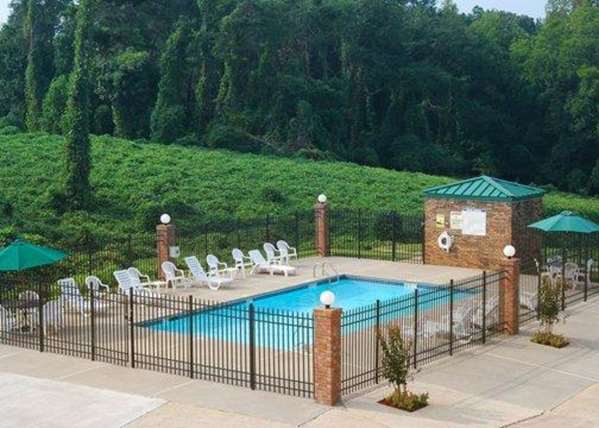 Pool - Quality Inn Dahlonega