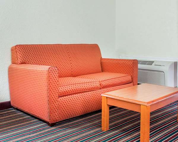  - Rodeway Inn Stone Mountain Tucker