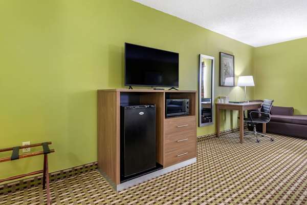 Suite - Quality Inn Brunswick - I-95, Exit 38