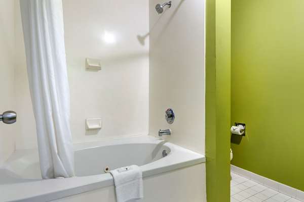 Suite - Quality Inn Brunswick - I-95, Exit 38