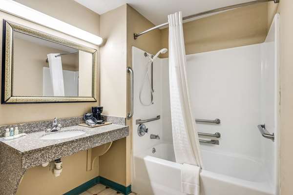  - Quality Inn & Suites Dublin - I-16, Exit 51
