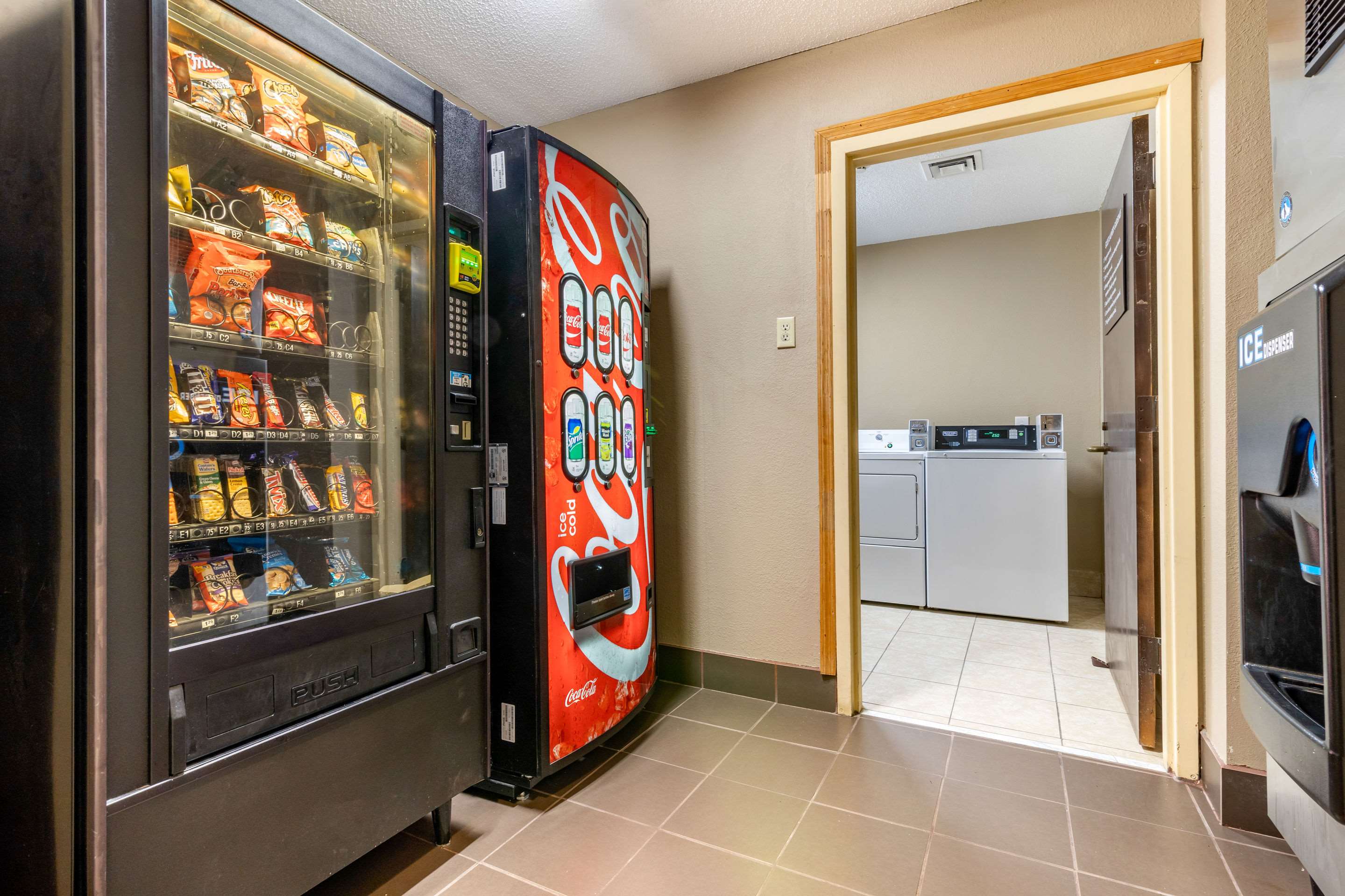 Hotel vending area | Sleep Inn I-95 North Savannah