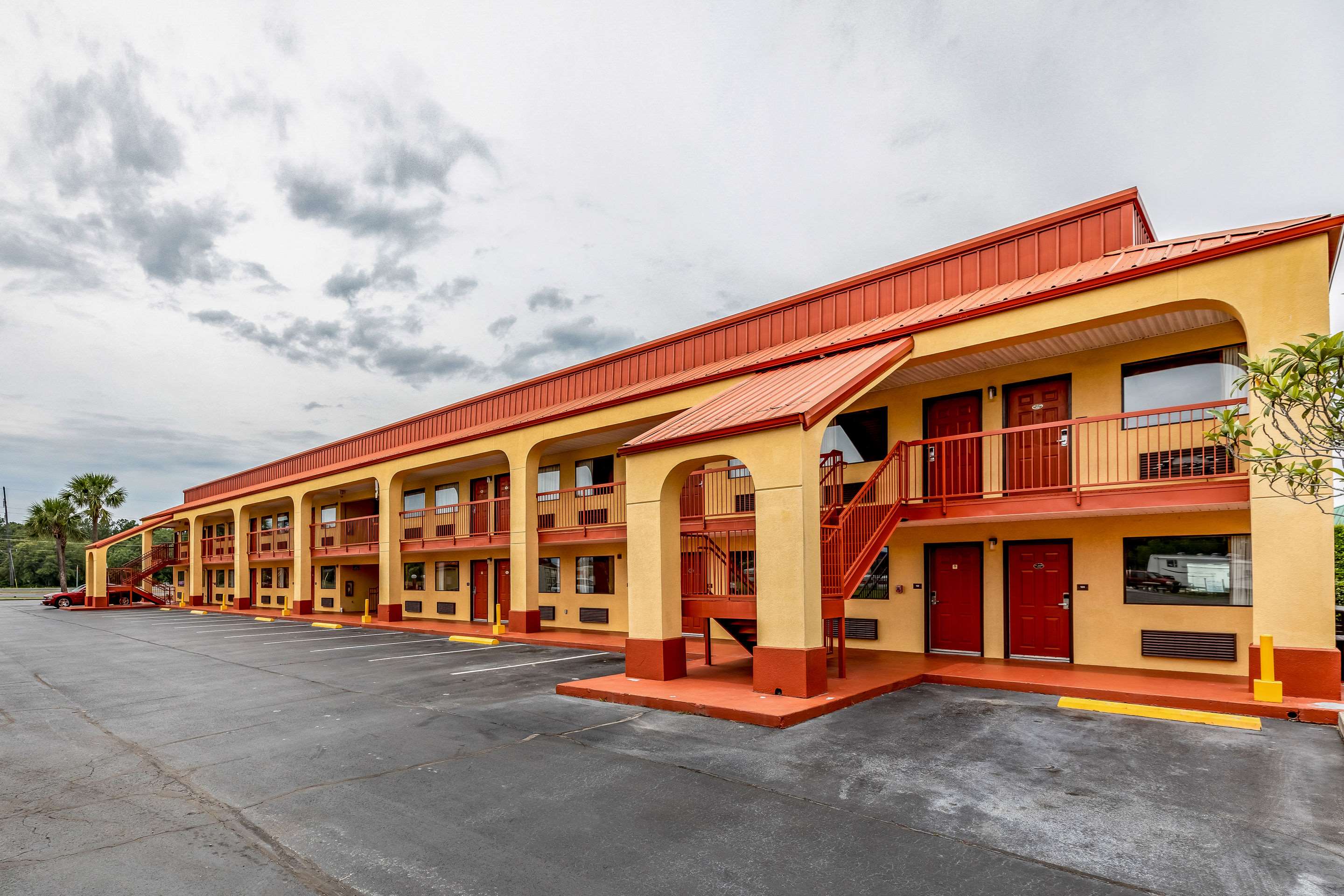 Hotel exterior | Econo Lodge Kingsland