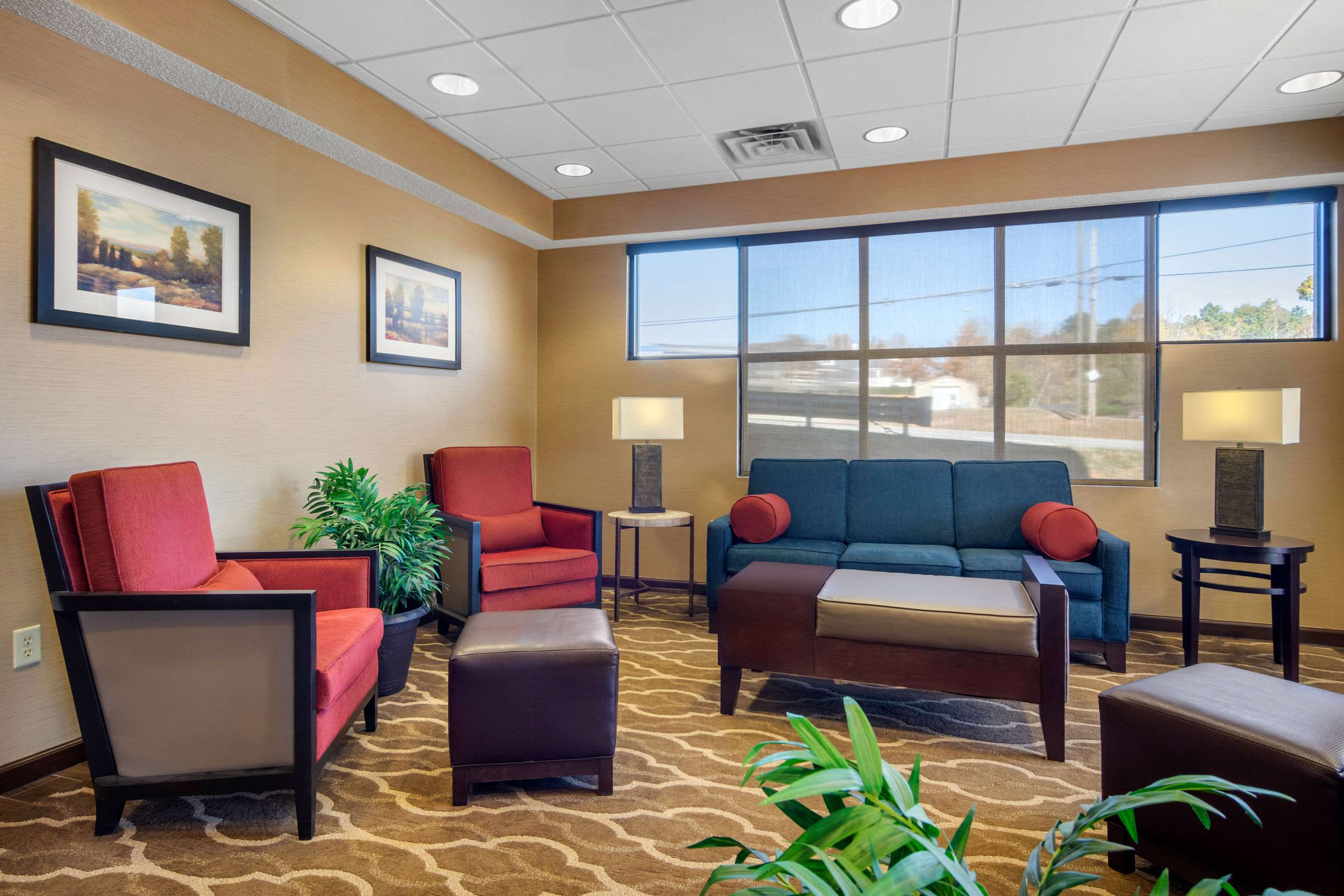 Lobby with sitting area | Comfort Inn & Suites La Grange