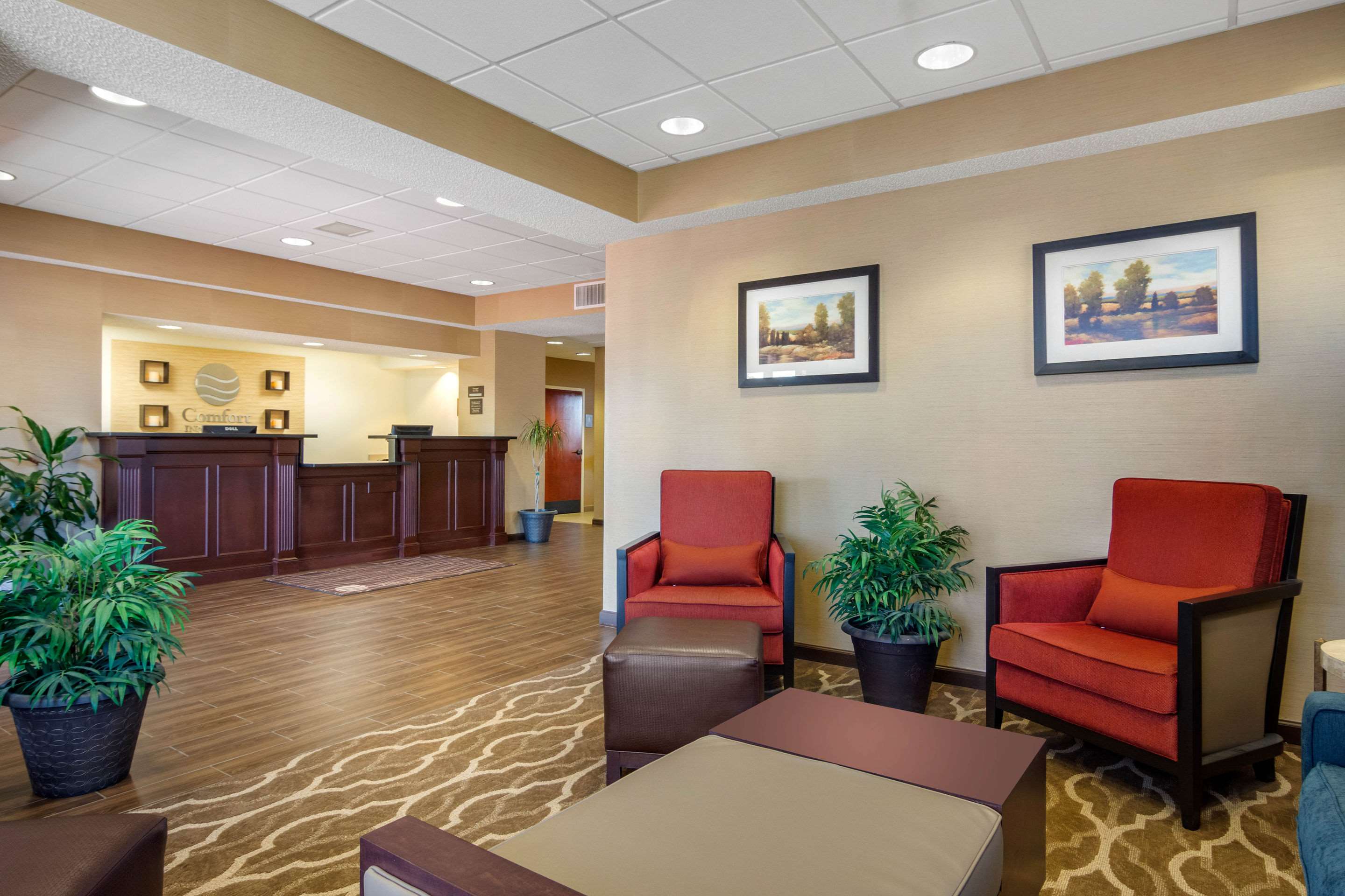 Hotel lobby | Comfort Inn & Suites La Grange