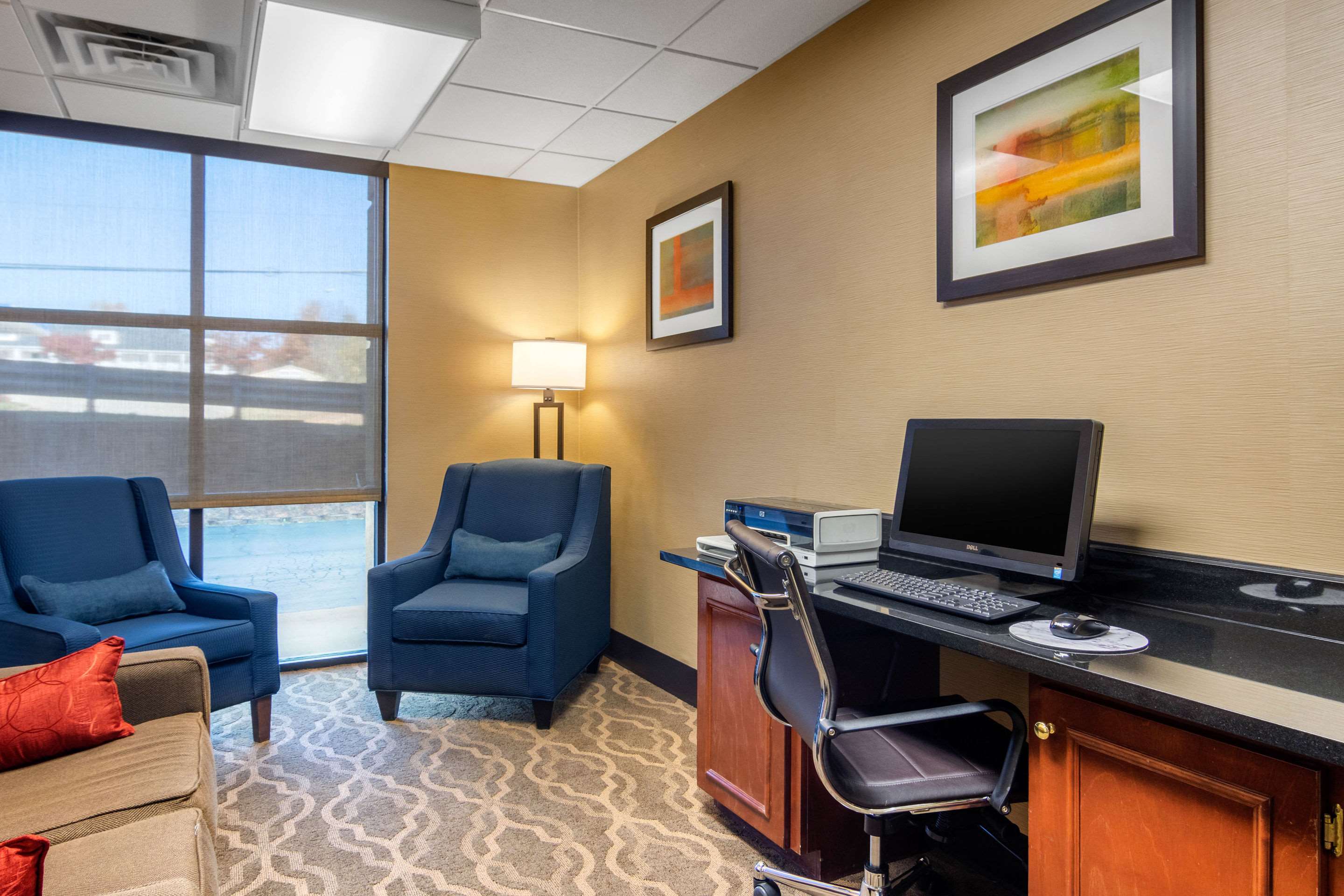 Business center | Comfort Inn & Suites La Grange