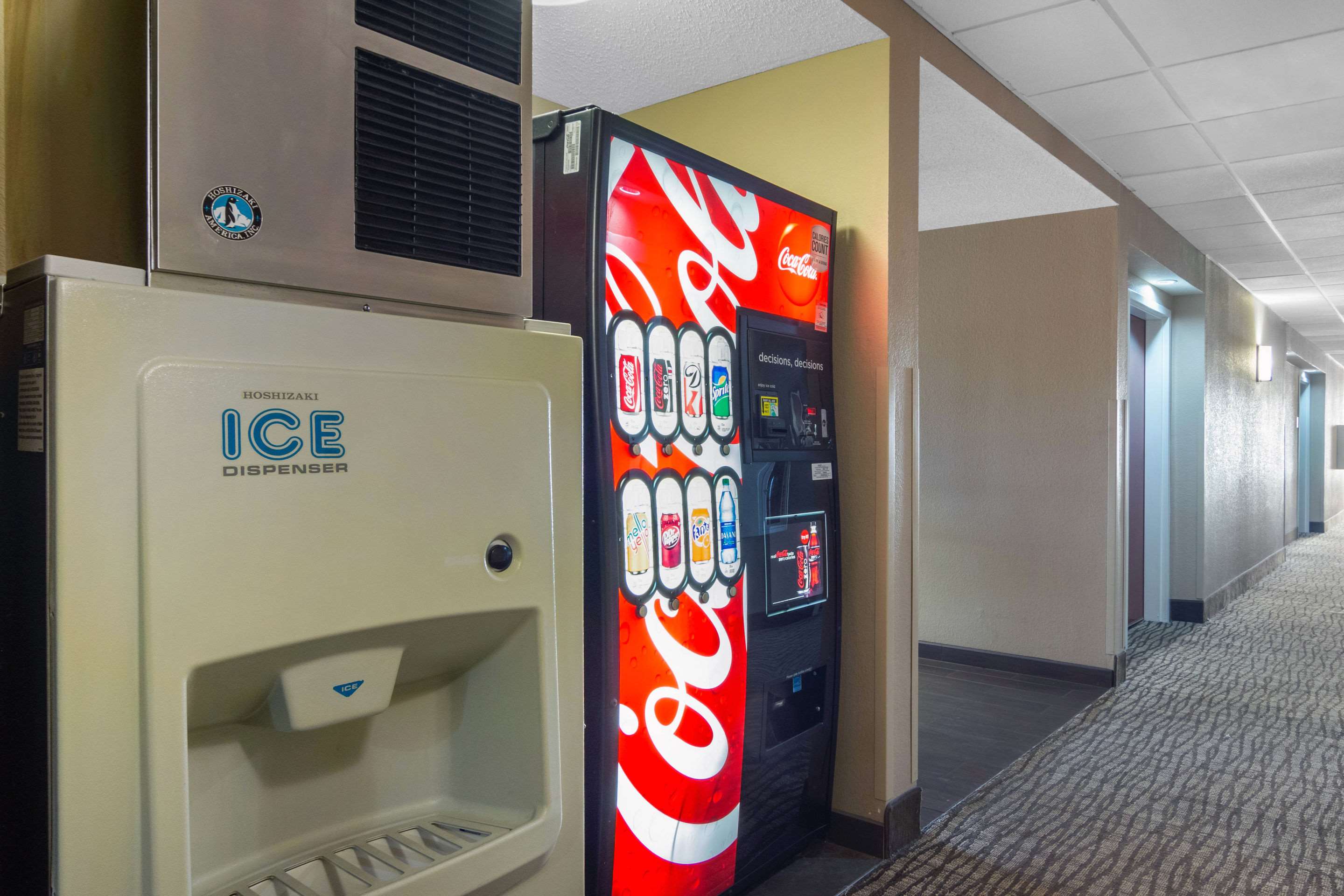 Hotel vending area | Comfort Inn & Suites La Grange