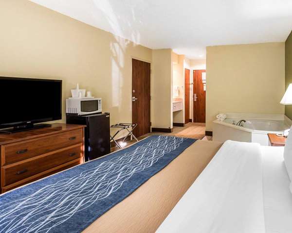  - Quality Inn Darien - I-95, Exit 49