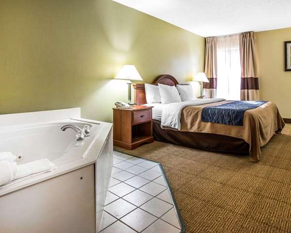 Suite - Quality Inn Darien - I-95, Exit 49