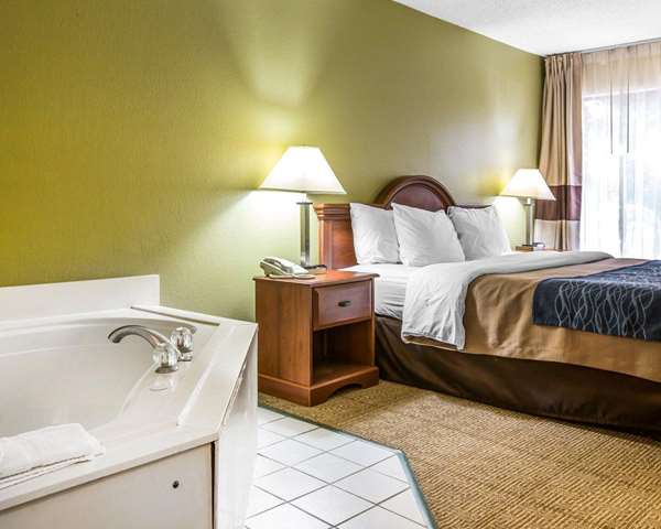 Suite - Quality Inn Darien - I-95, Exit 49