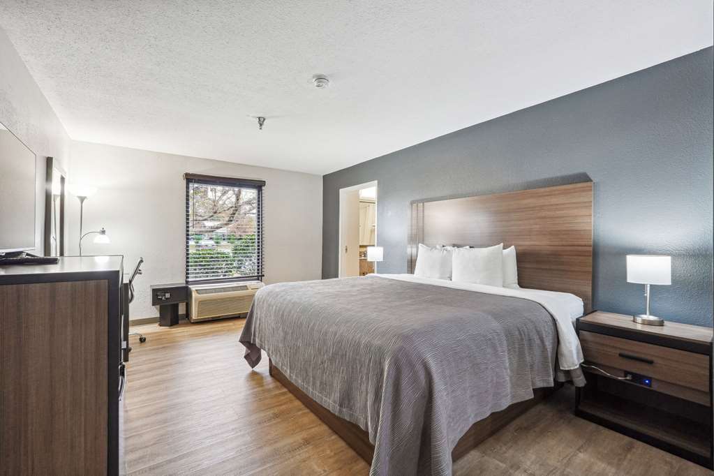 QUALITY INN AND SUITES DAWSONVILLE-guestroom-Guest Room,Suite,On-Site.jpg