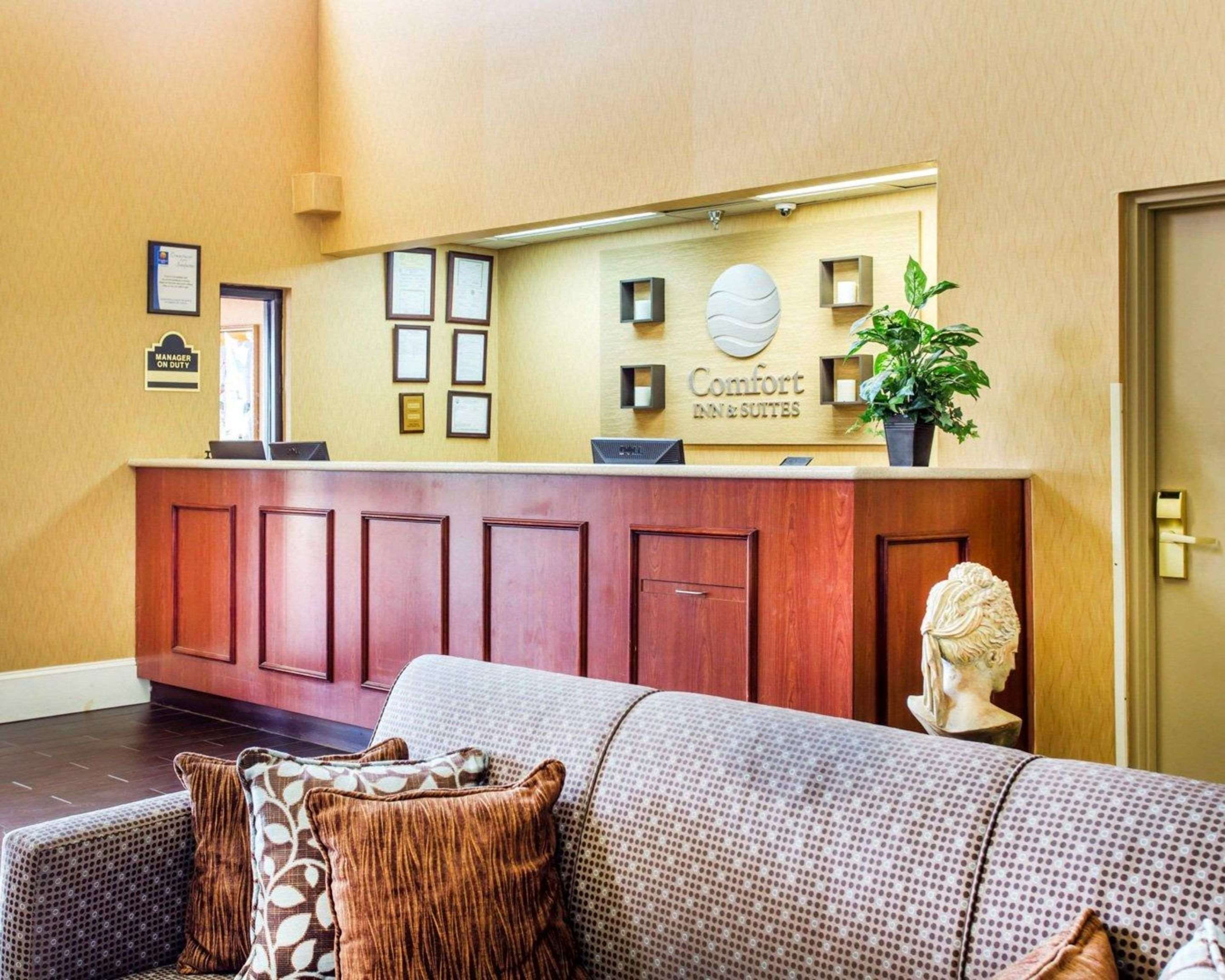 Hotel lobby | Comfort Inn & Suites at Stone Mountain