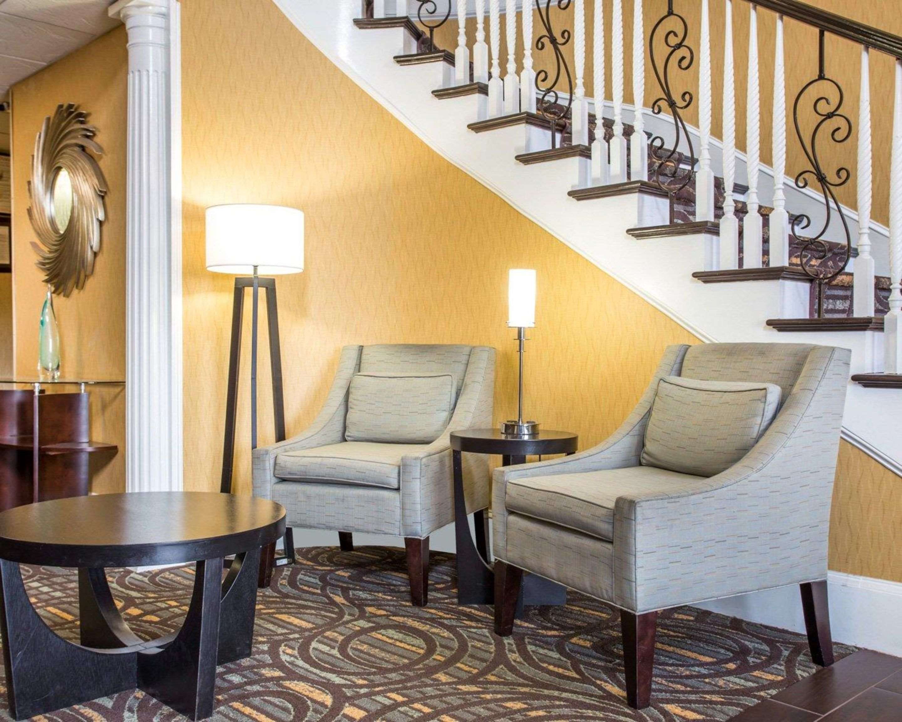 Lobby with sitting area | Comfort Inn & Suites at Stone Mountain