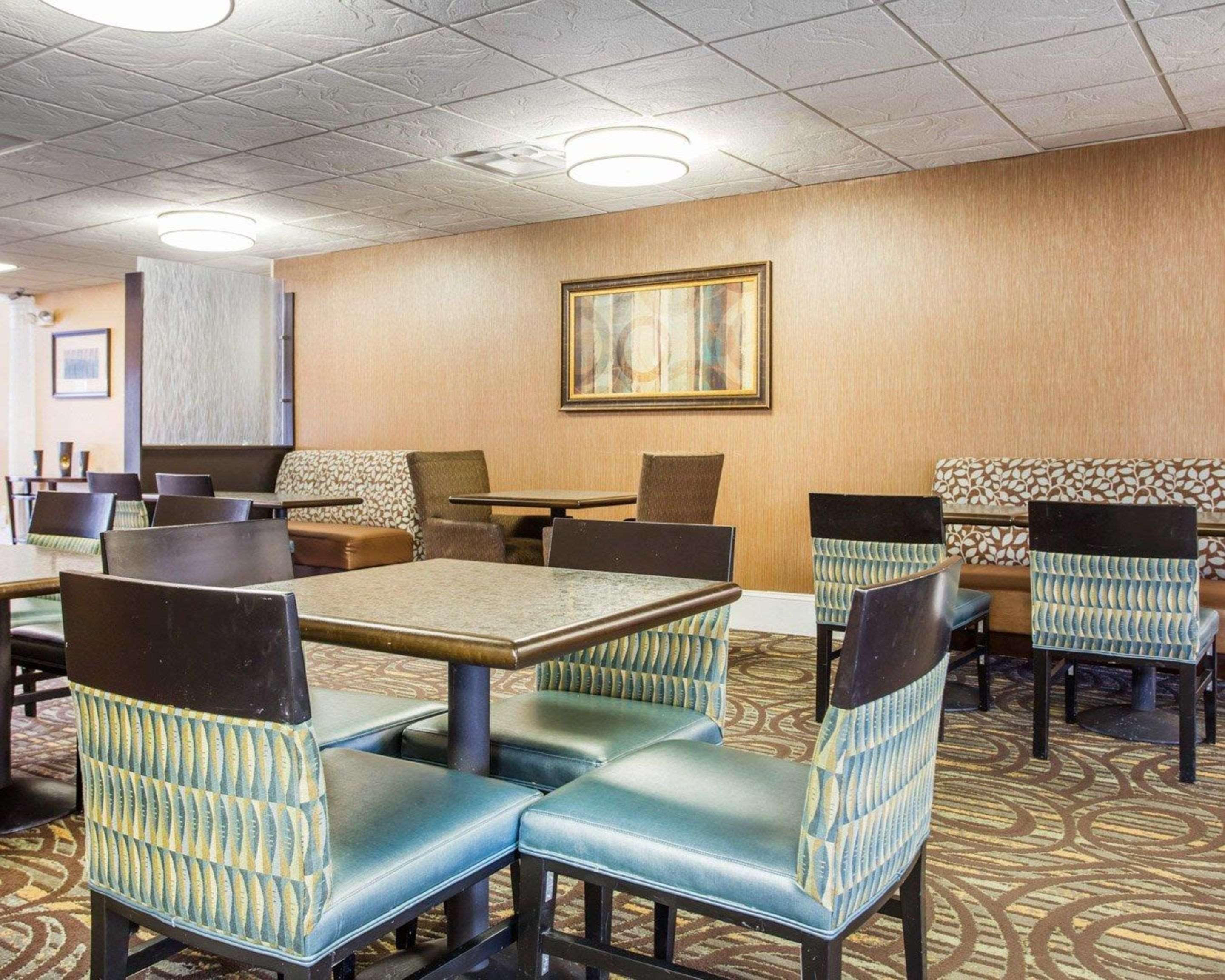 Enjoy breakfast in this seating area | Comfort Inn & Suites at Stone Mountain