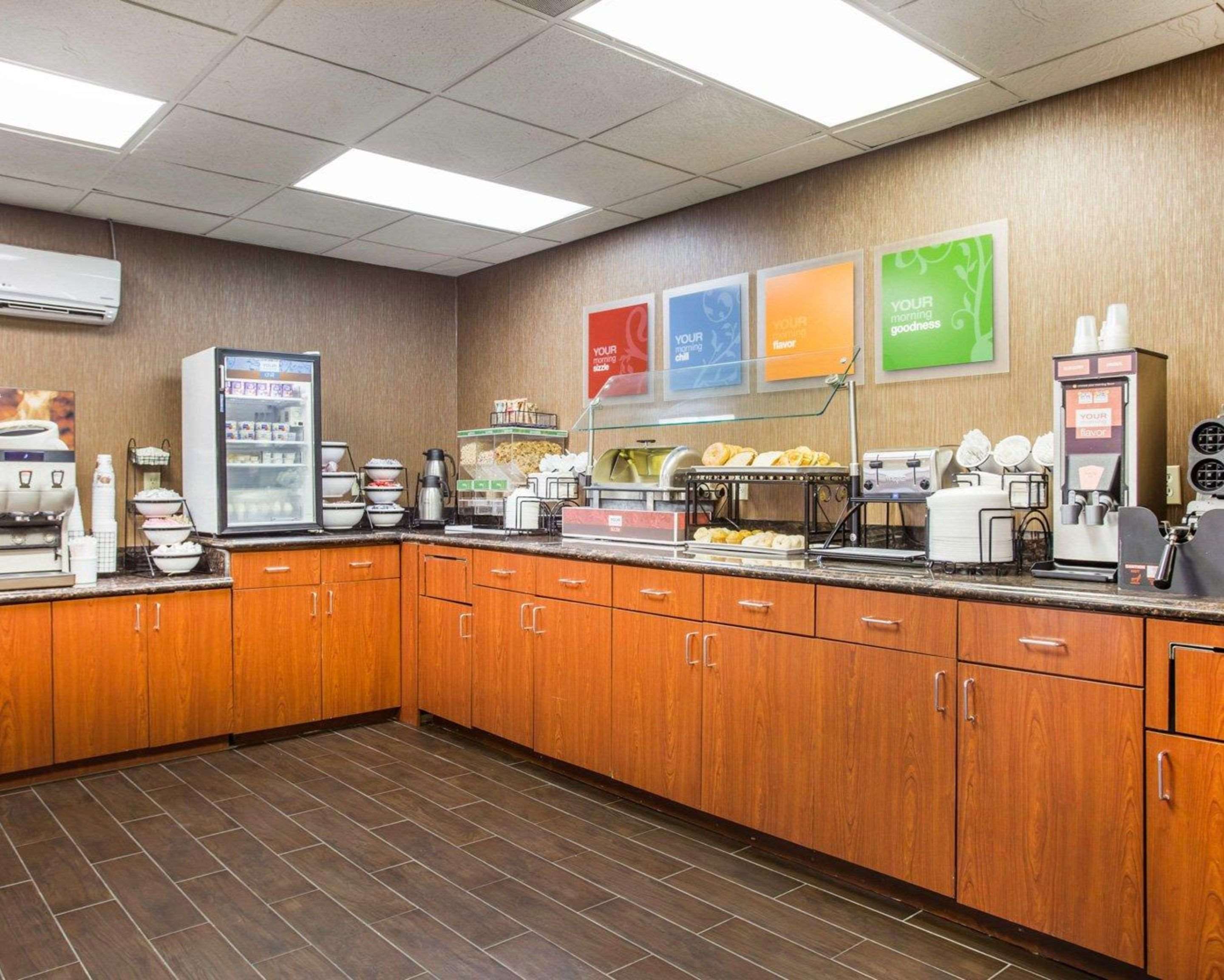 Breakfast area | Comfort Inn & Suites at Stone Mountain