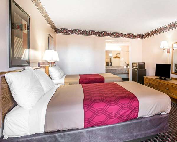  - Econo Lodge McDonough - I-75, Exit 218