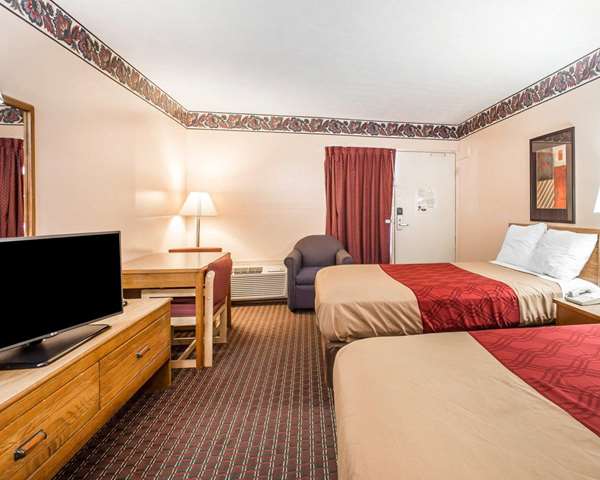  - Econo Lodge McDonough - I-75, Exit 218