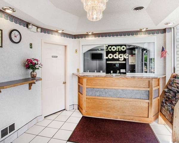  - Econo Lodge McDonough - I-75, Exit 218