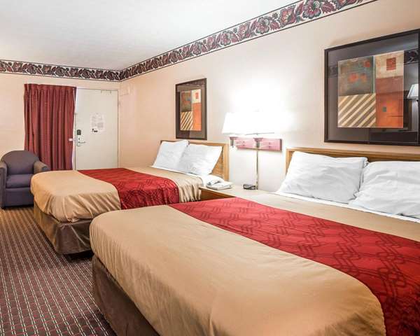  - Econo Lodge McDonough - I-75, Exit 218