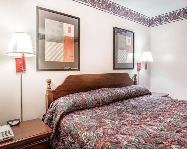  - Econo Lodge McDonough - I-75, Exit 218