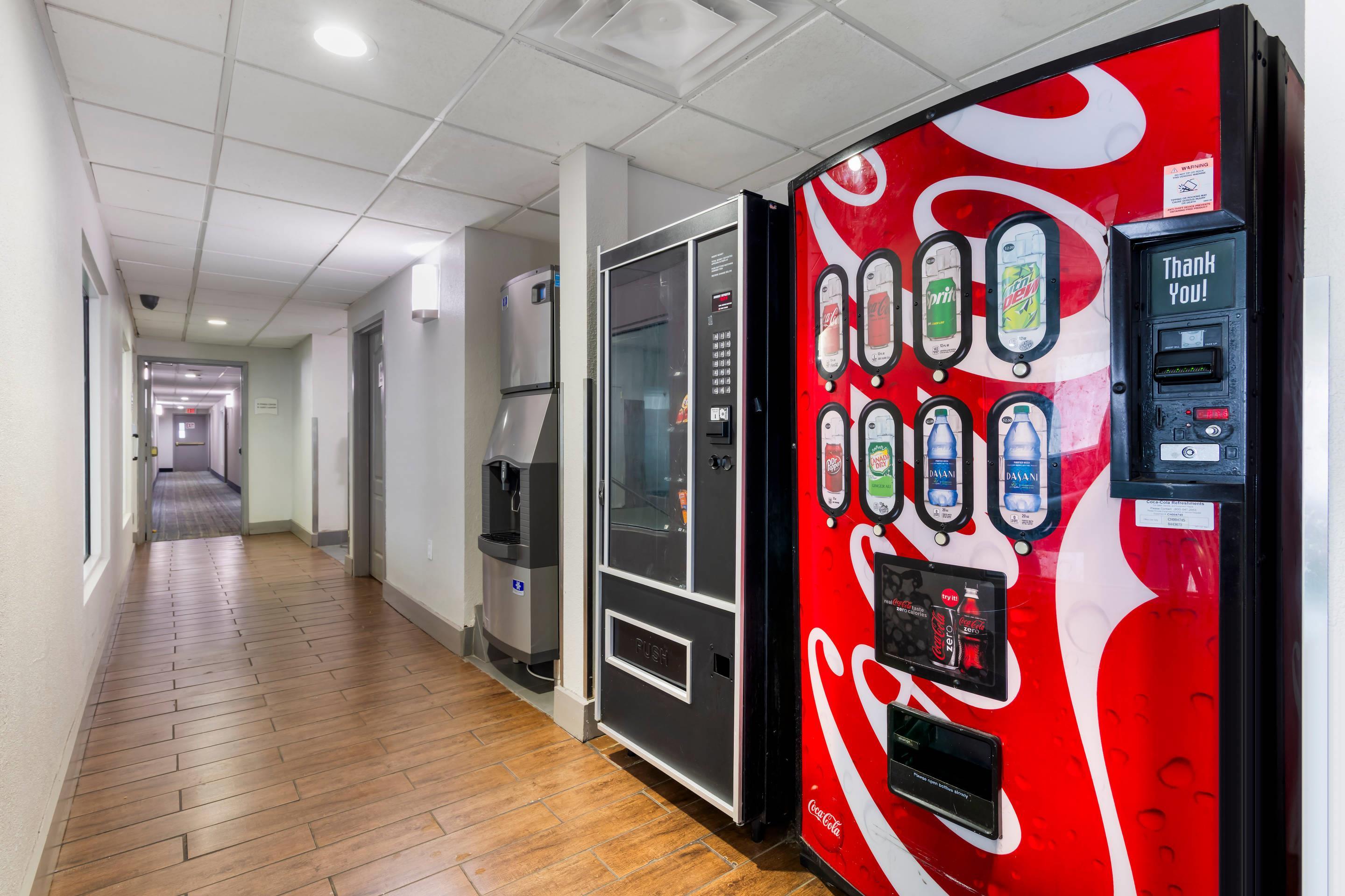 Hotel vending area | Quality Inn & Suites Union City - Atlanta South
