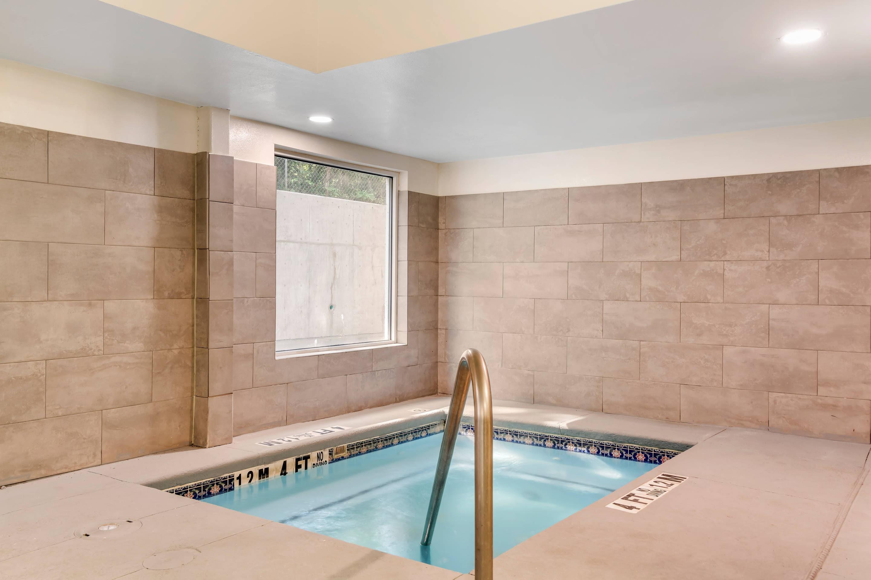 Indoor pool | Quality Inn & Suites Union City - Atlanta South