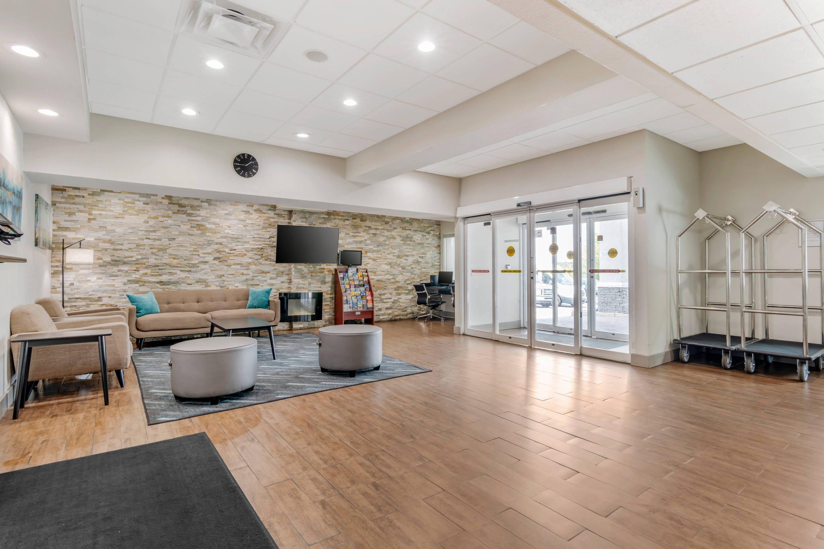 Hotel lobby | Quality Inn & Suites Union City - Atlanta South