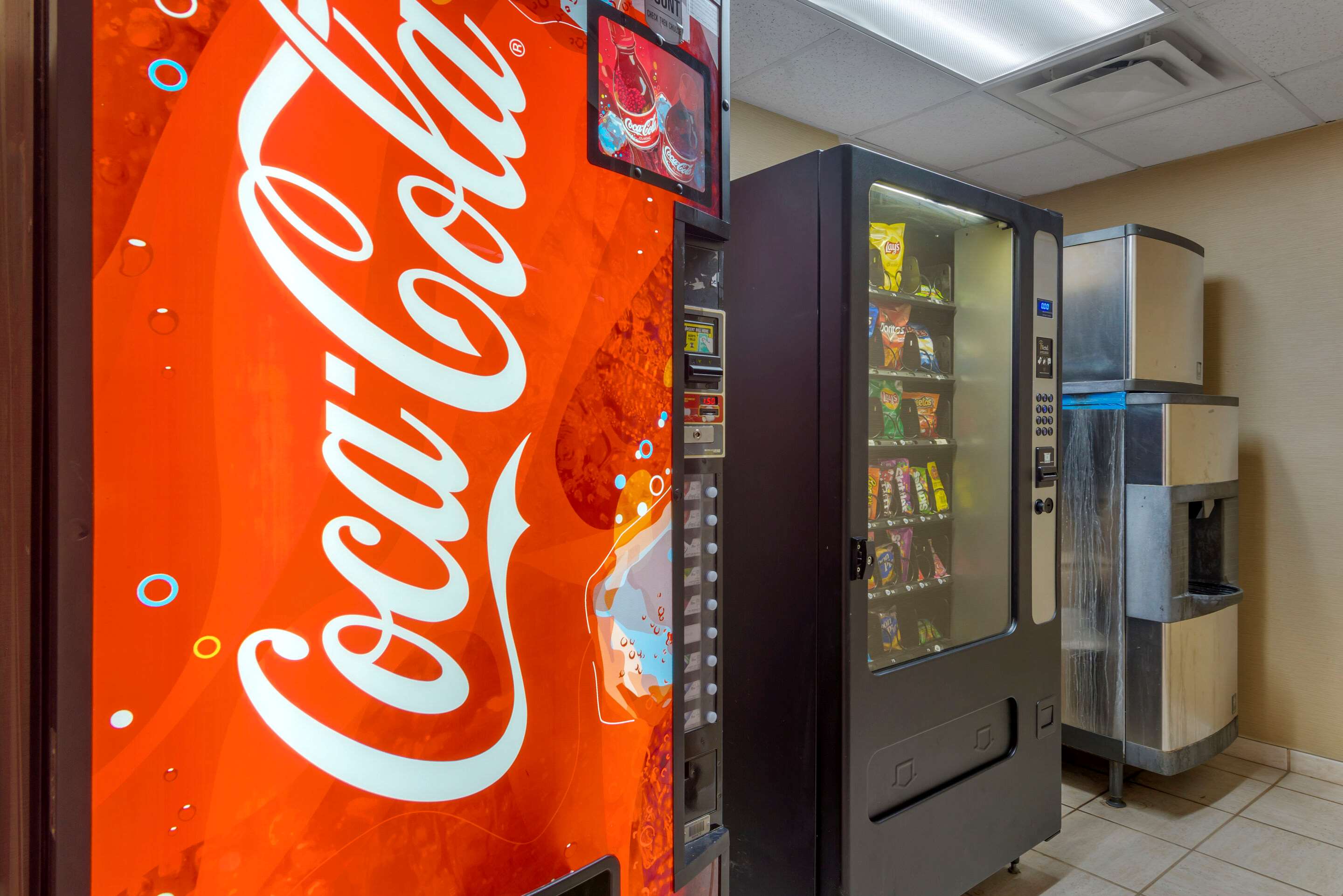 Hotel vending area | Comfort Inn Columbus Near Fort Moore
