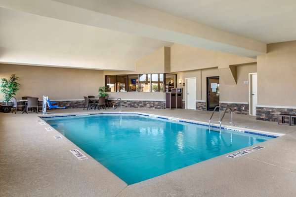 Pool - Comfort Suites Warner Robins