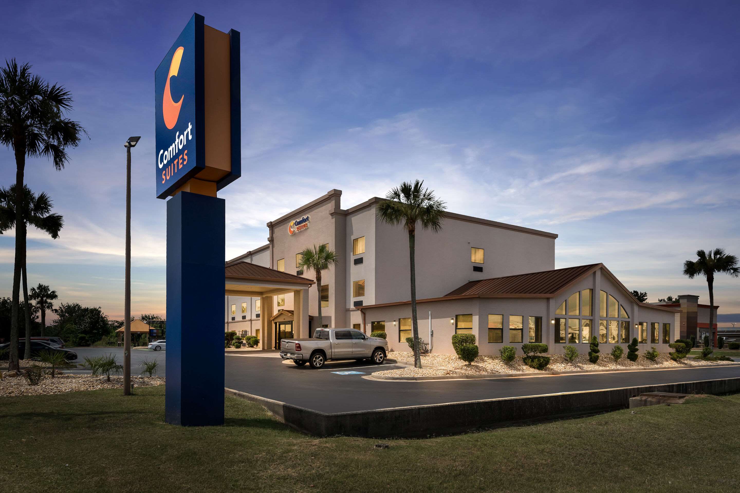 Hotel exterior | Comfort Suites near Robins Air Force Base