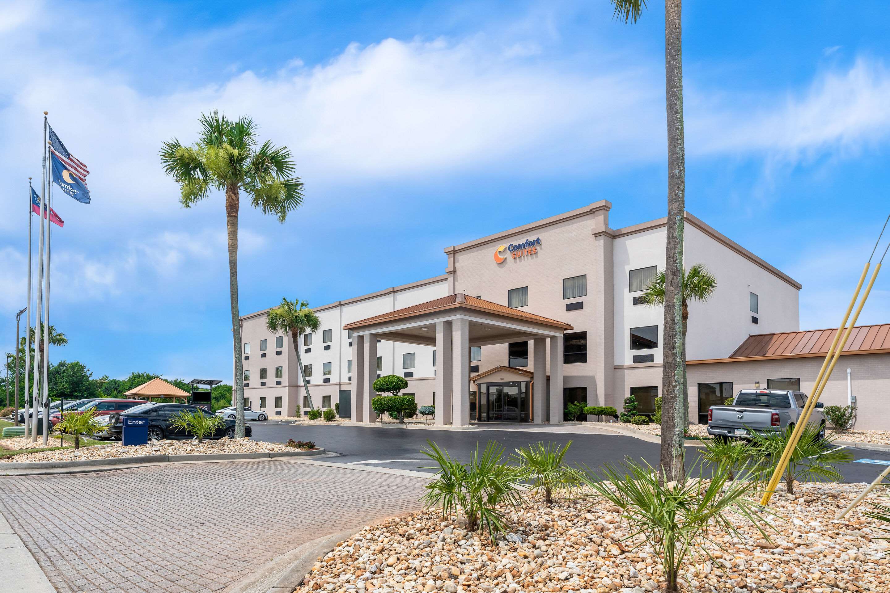 Hotel exterior | Comfort Suites near Robins Air Force Base
