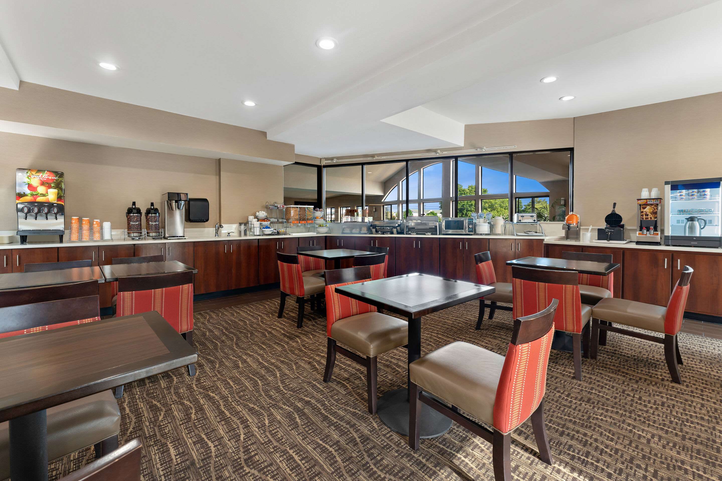 Breakfast area | Comfort Suites near Robins Air Force Base