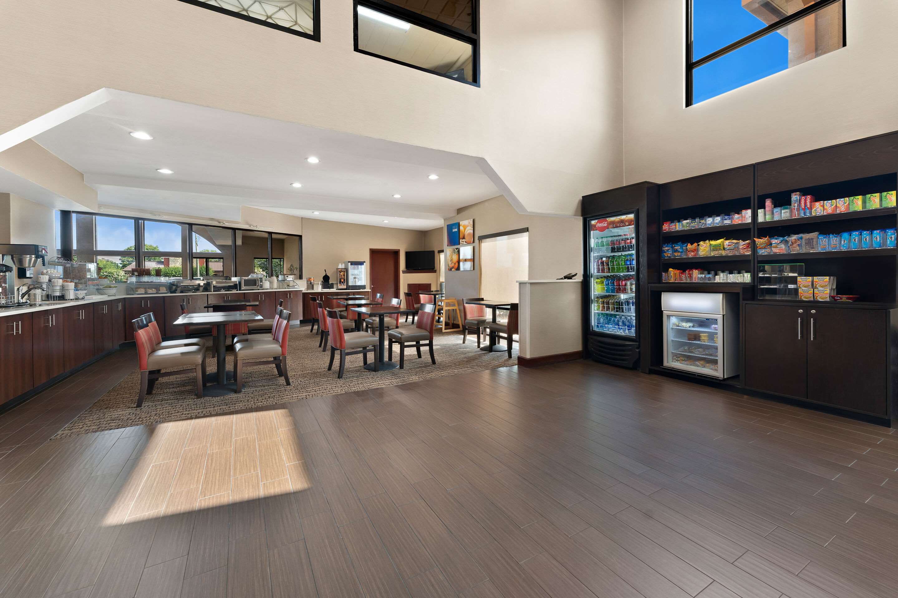 Breakfast area | Comfort Suites near Robins Air Force Base
