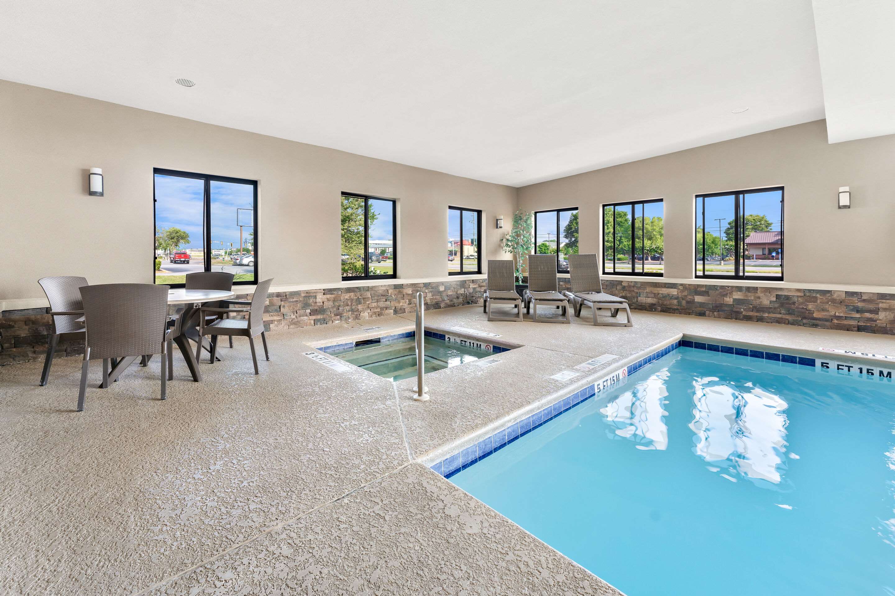 Indoor pool | Comfort Suites near Robins Air Force Base