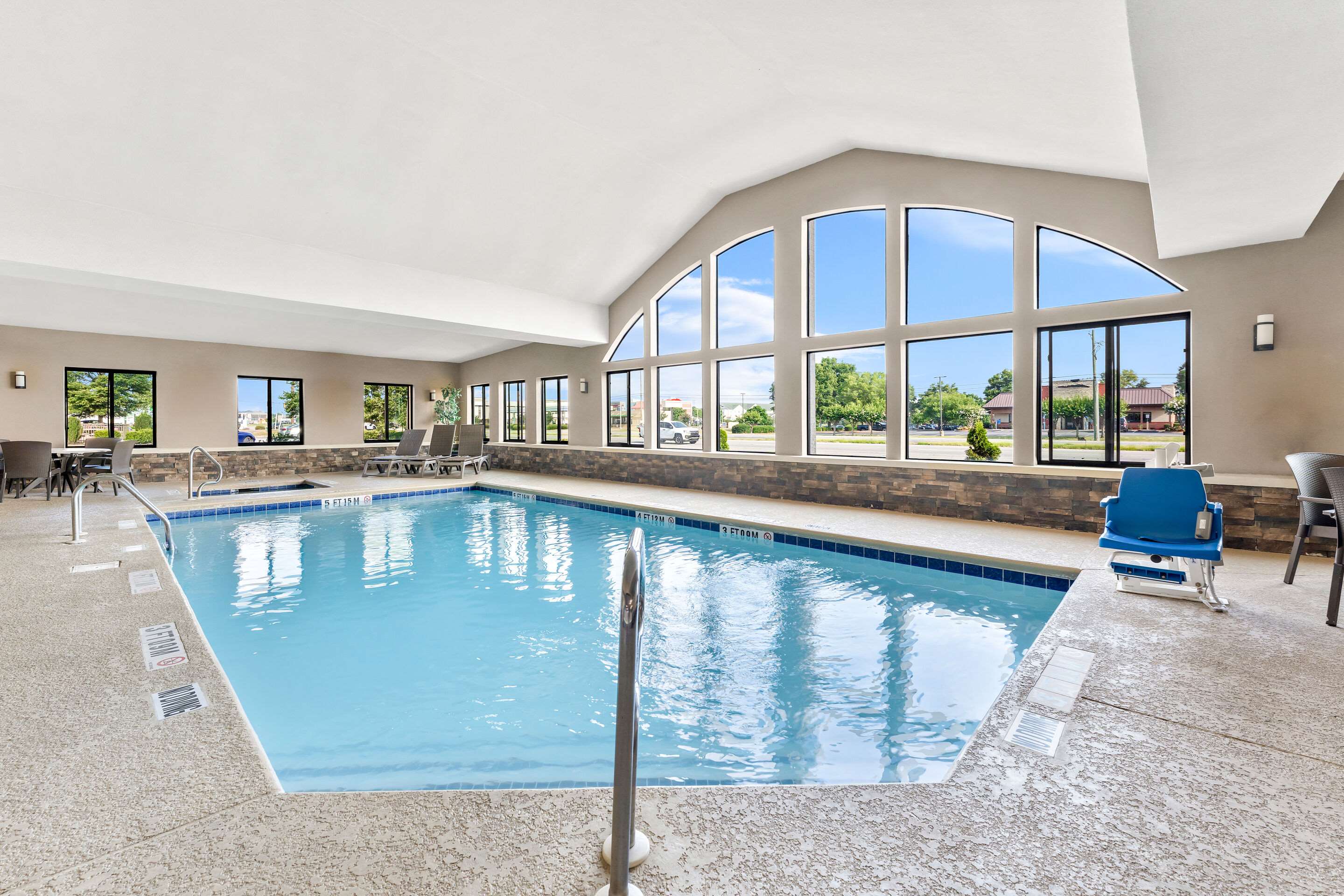 Indoor pool | Comfort Suites near Robins Air Force Base