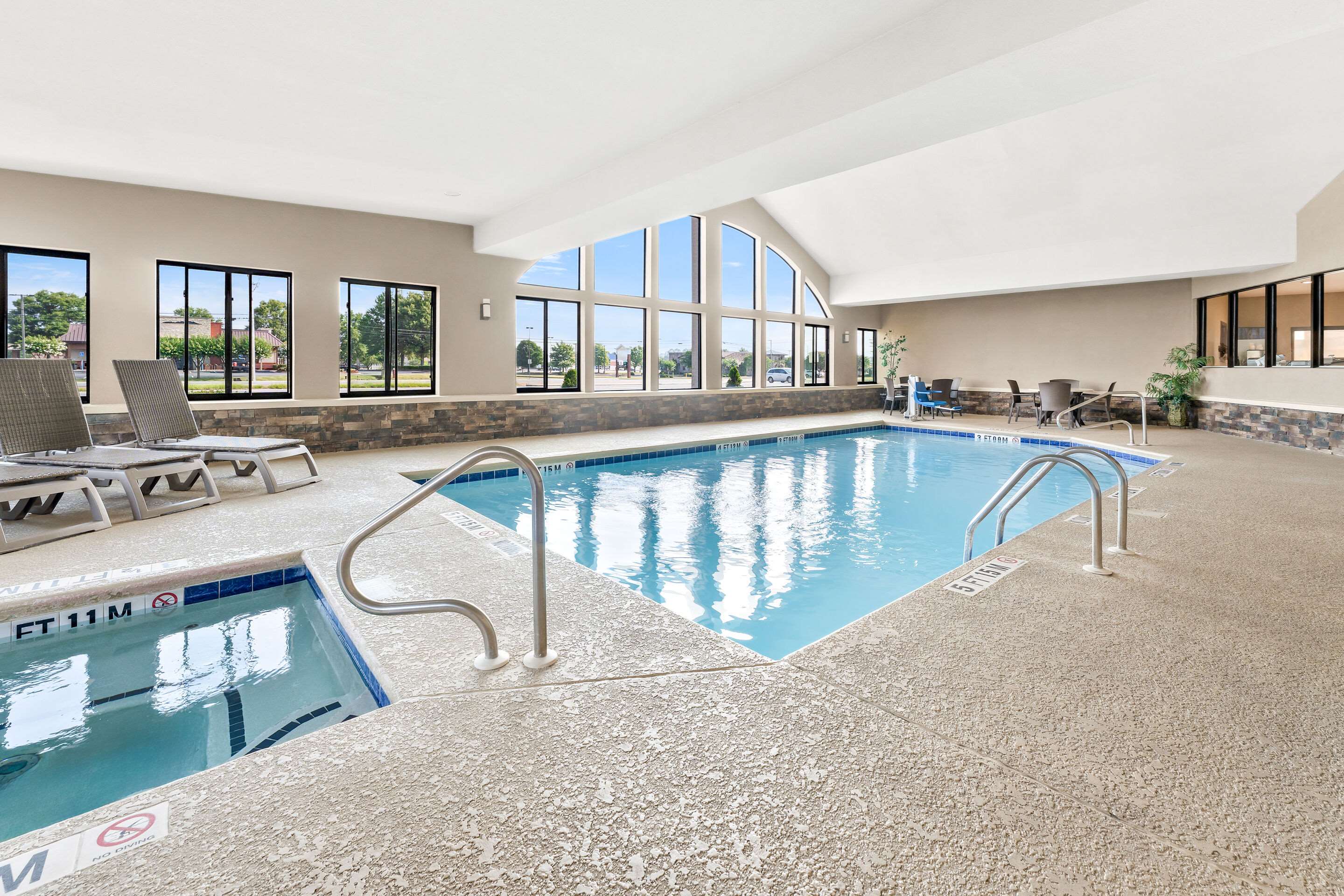 Indoor pool | Comfort Suites near Robins Air Force Base