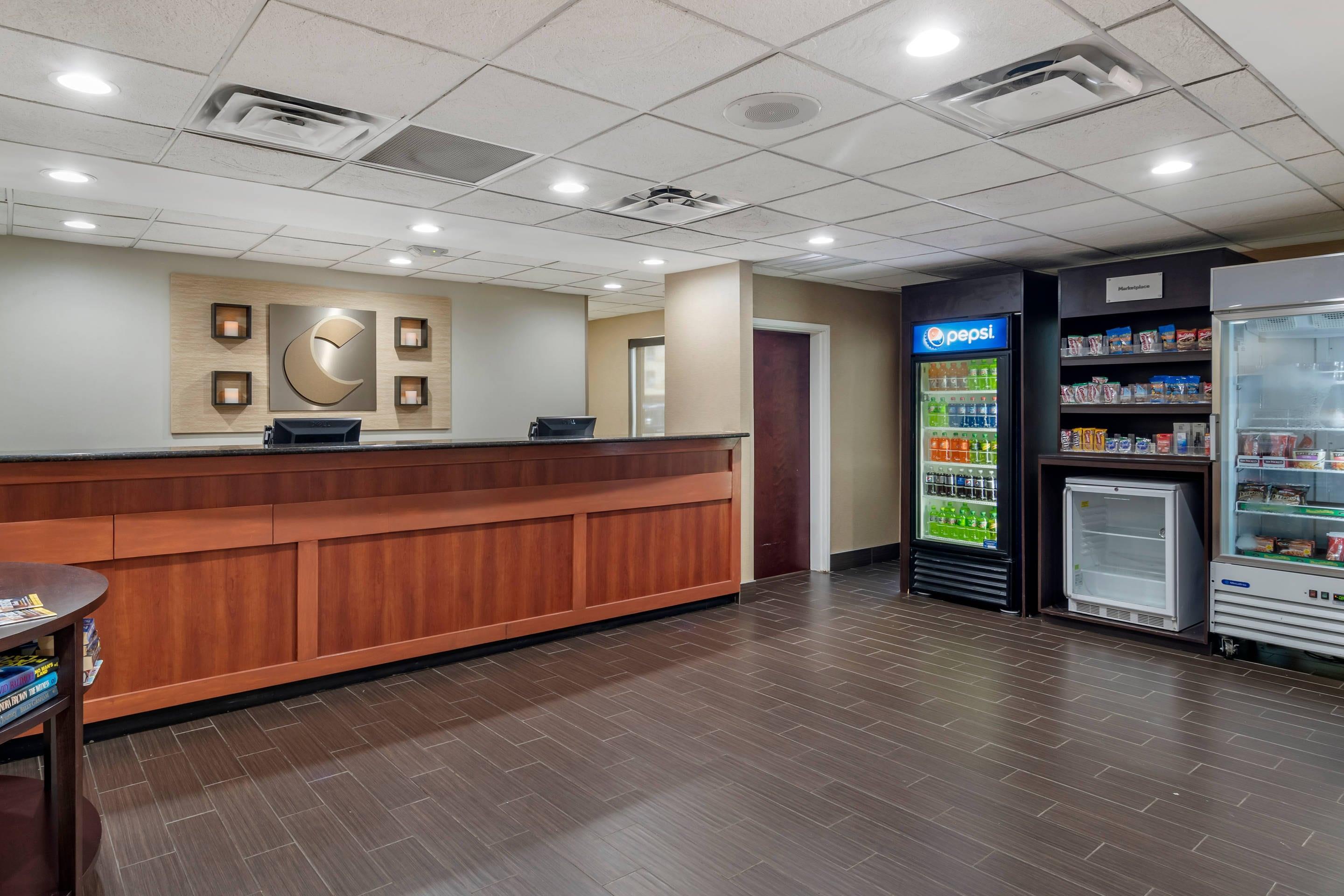 Front desk | Comfort Suites